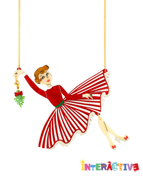 Chic Kiss Necklace
