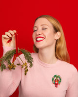 Wreath Kiss Brooch