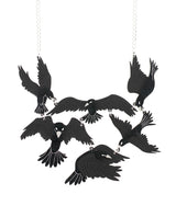 Black-birds-attack-necklace-classic-halloween-2020-la-vidriola-detail