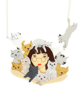 Cat-mom-necklace-cats-cats-and-more-cats-la-vidriola-detail
