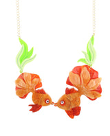 Chinese-goldfish-kiss-necklace-Nǐ-hǎo-collection-la-vidriola-detail
