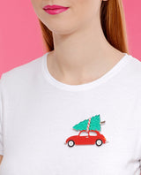 Christmas-tree-on-the-classic-car-brooch-la-vidriola-plastic-jewellery-christmas-2018-detail