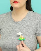 Counting-sheep-to-go-to-sleep-brooch-interactive-animalandia-zoom1