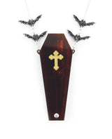 Dracula's-coffint-close-necklace-plastic-jewerelly-la-vidriola-detail