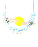 London-eye-necklace-la-vidriola-plastic-jewellery-take-away-detail