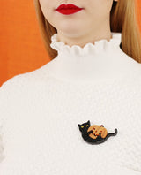 Marbled-Pumpkin-cat-brooch-classic-halloween-2020-la-vidriola-zoom2