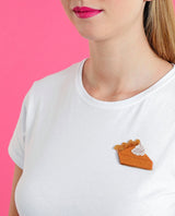 Pumpkin-pie-brooch-la-vidriola-plastic-jewellery-halloween-detail