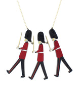 Queen´s_Guard_necklace_la_vidriola_detail