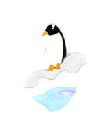 Relaxing-penguin-brooch-la-vidriola-plastic-jewellery-wild-under-the-sea-detail