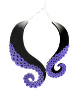 The-Sea-Witch-hug-statement-necklace-animalandia-detail