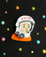 The-first-cosmonaut-la-vidriola-plastic-jewellery-woman power-detail