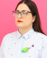 The-frog-brooch-and-the-flea-pin-interactive-animalandia-product