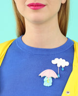 Under-my-umbrella-brooch_plastic_jewerelly_la_vidriola_volando_voy_zoom