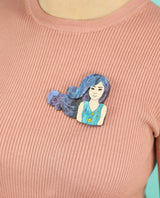 Virgo-zodiac-sign-brooch-la-vidriola-plastic-jewellery-cosmica-zoom