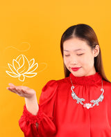 White-tiger-lotus-flower-necklace-Nǐ-hǎo-collection-la-vidriola-product