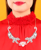 White-tiger-lotus-flower-necklace-Nǐ-hǎo-collection-la-vidriola-zoom