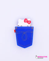 Who-s-in-my-jeans-Hello-Kitty-brooch--interactive-la-vidriola-x-Hello-Kitty-detail-down