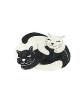 Yin-yang-cat-brooch-cats-cats-and-more-cats-la-vidriola-detail