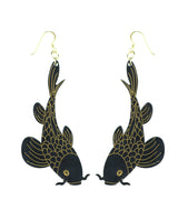 black-koi-fish-earrings-la-vidriola-plastic-jewellery-classic-detail
