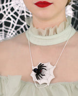 cobweb-necklace-interactive-halloween-2020-la-vidriola-zoom
