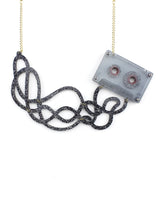 mixtape-statement-necklace-cassette-la-vidriola-detail