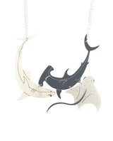 under-the-sea-necklace-la-vidriola-plastic-jewellery-classic-detail