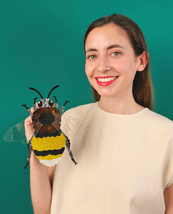 Buzzing Bumblebee Wall Decor