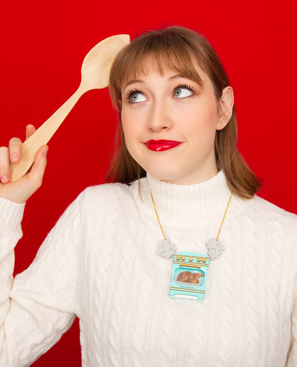 Cooking Christmas delights in the oven necklace -interactive-