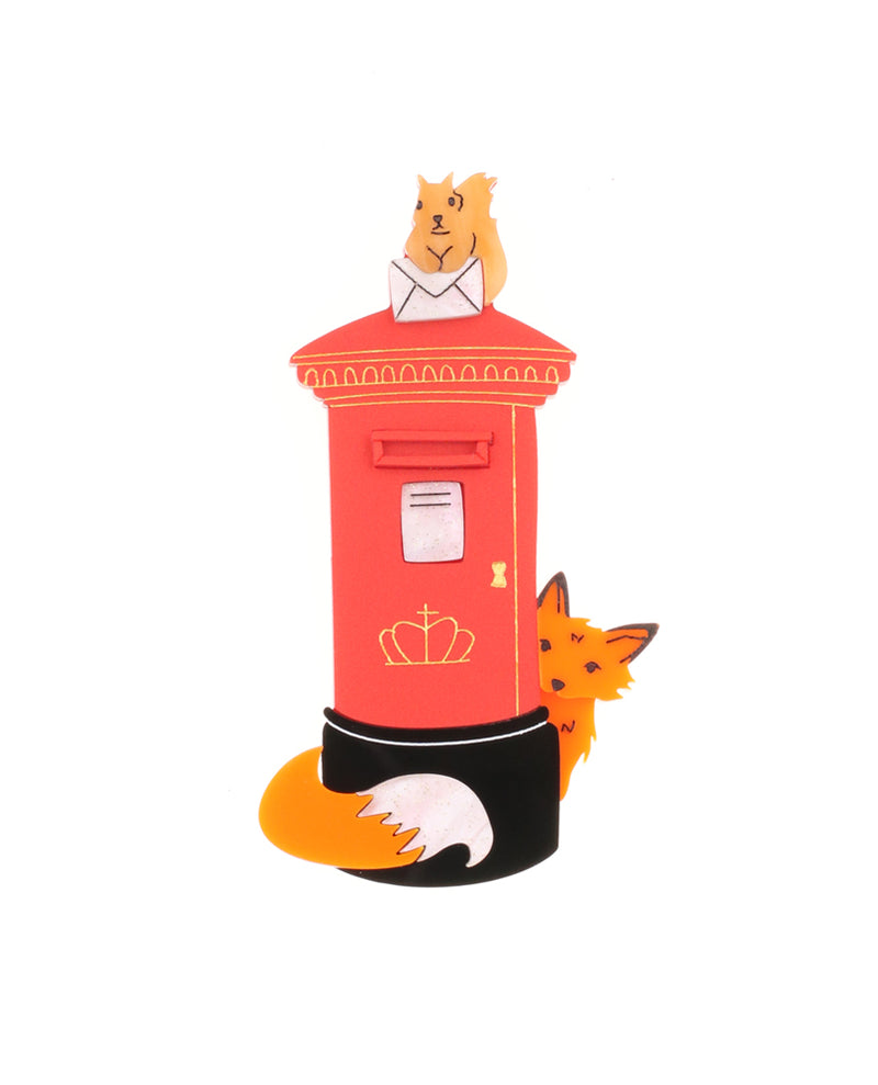 Royals London urban wildlife brooch