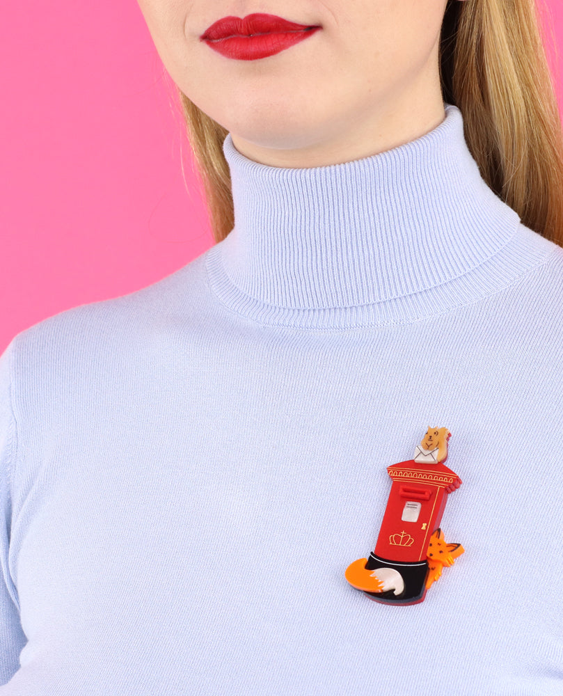 Royals London urban wildlife brooch