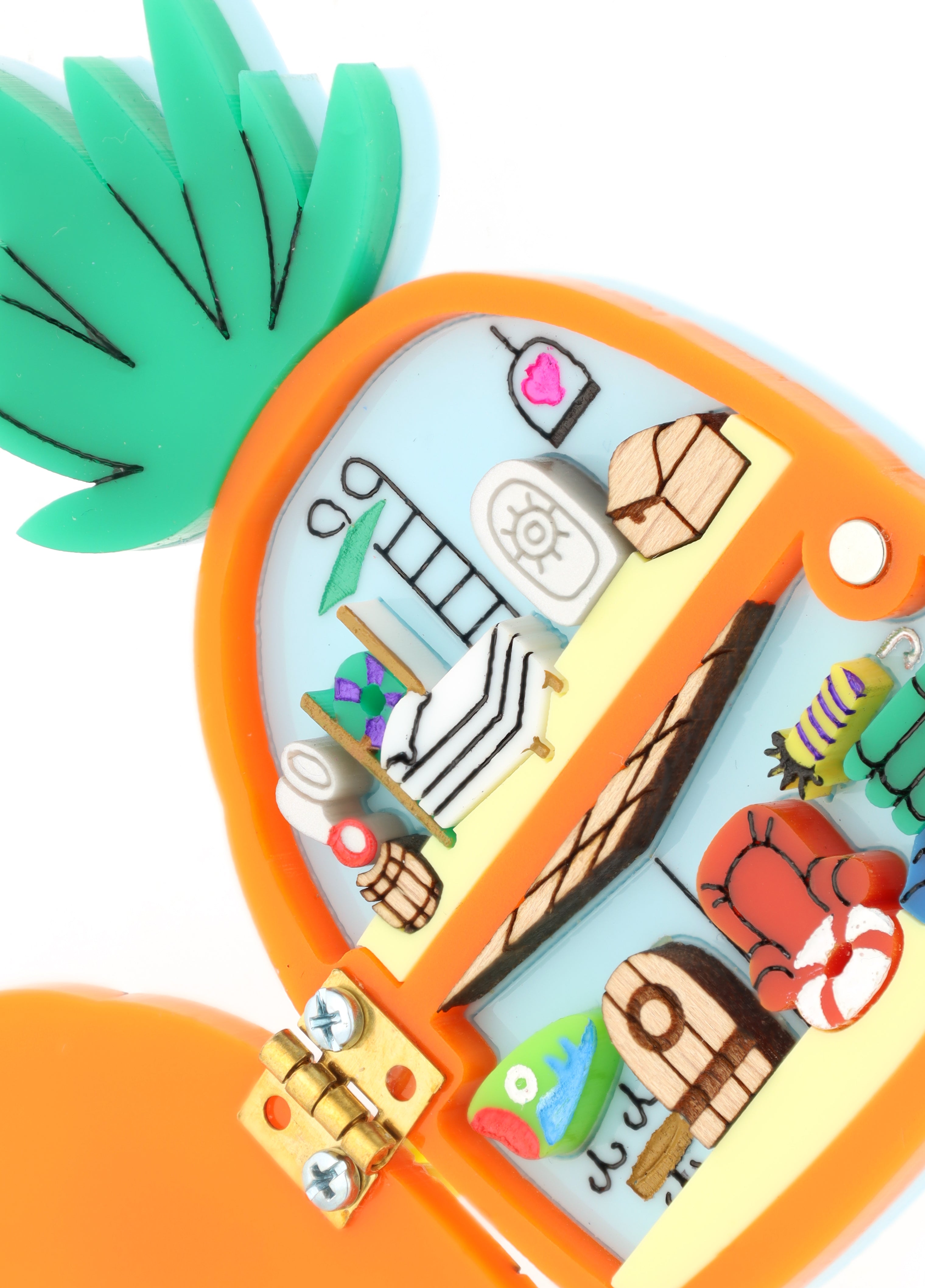 Who Lives in a Pineapple Under the Sea Brooch -Interactive-