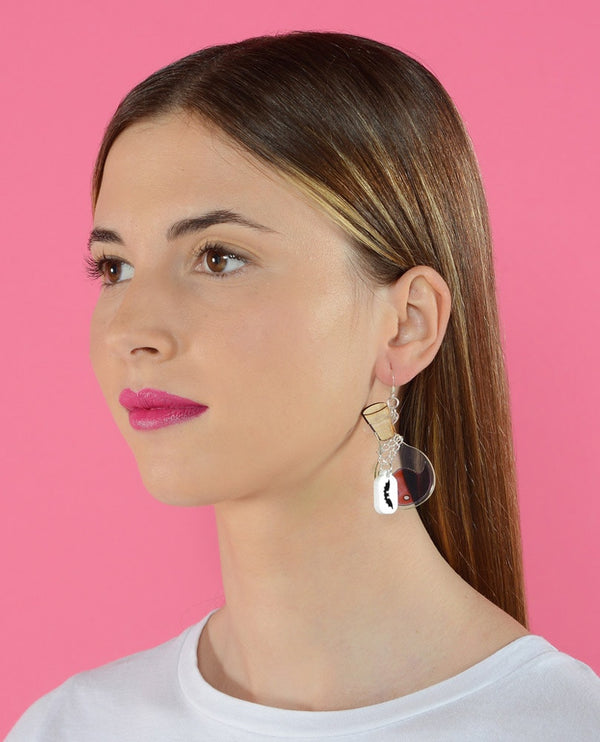Bat's-blood--earrings-la-vidriola-plastic-jewellery-halloween-detail