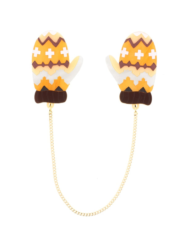 Bernie’s-mittens-brooch-trending-topic-collection-la-vidriola-detail