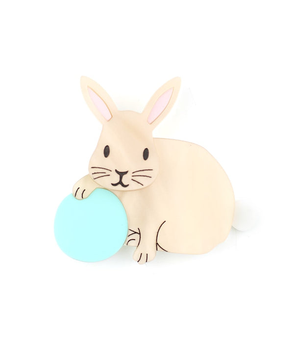 Bunny-&-favourite-ball-brooch-everything-will-be-all-right-la-vidriola-detail