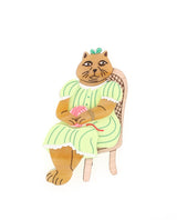 Cat-with-its-ball-of-yarn-Brooch-Masterpiece-collection-la-vidriola-detail