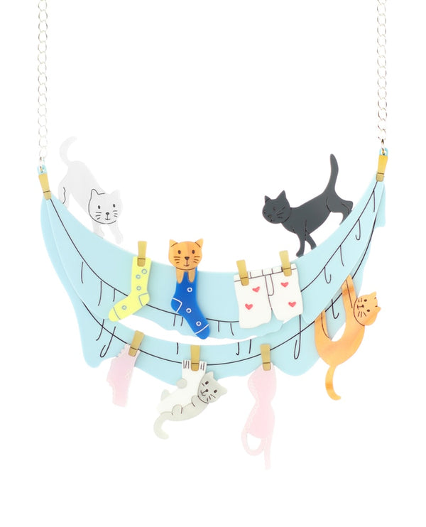 Cats-on-clothesline-necklace-cats-cats-and-more-cats-la-vidriola-detail