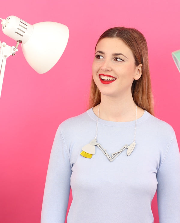 Changing-desk-lamp-essentials-necklace--interactive---essentials-la-vidriola-product-change