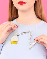 Changing-desk-lamp-essentials-necklace--interactive---essentials-la-vidriola-zoom-change