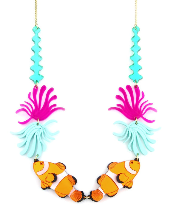 Clown-fish-in-the-sea-anemone-necklace-la-vidriola-plastic-jewellery-wild-under-the-sea-detail