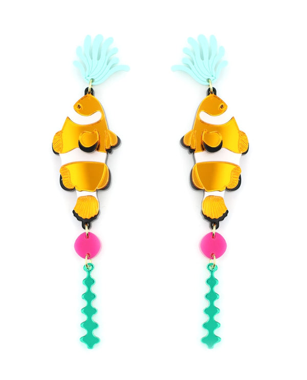 Clown-fish-statement-earrings-la-vidriola-plastic-jewellery-wild-under-the-sea-detail