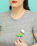 Counting-sheep-to-go-to-sleep-brooch-interactive-animalandia-zoom2