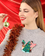 Decorating-the-Christmastree-retro-style-scene-necklace-Christmas-2020-la-vidriola-product-close