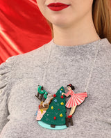 Decorating-the-Christmastree-retro-style-scene-necklace-Christmas-2020-la-vidriola-zoom