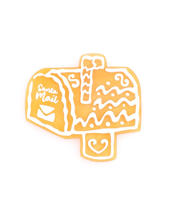 Gingerbread-cookie-post-box-brooch-Christmas-2020-la-vidriola-detail