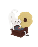 Gramophone-cat-brooch-la-vidriola-plastic-jewellery-The-Roaring-20s-detail