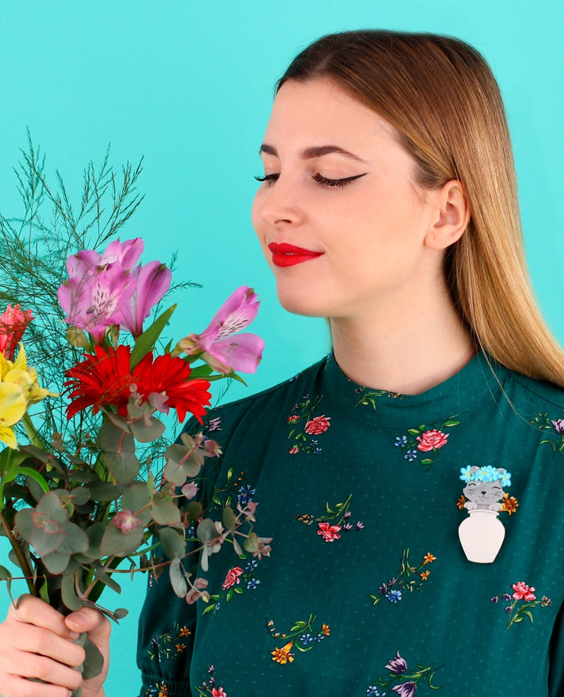 Happy-cat-and-gerbera-bouquet-inserts-for-Flower-Vase-brooch-Spring-has-sprung-collection-la-vidriola-product-cat