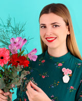 Happy-cat-and-gerbera-bouquet-inserts-for-Flower-Vase-brooch-Spring-has-sprung-collection-la-vidriola-product-gerbera