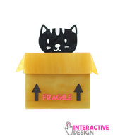 Hiding-black-cat-brooch-everything-will-be-all-right-la-vidriola-detail