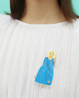 Interchangeable-Princess-dresses-brooch-far-far-away-la-vidriola-interactive-product-blue