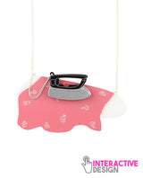 Ironing-wrinkles-necklace-interactive-home-sweet-home-la-vidriola-detail